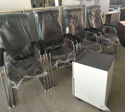 库房到期清仓处理一批办公家具